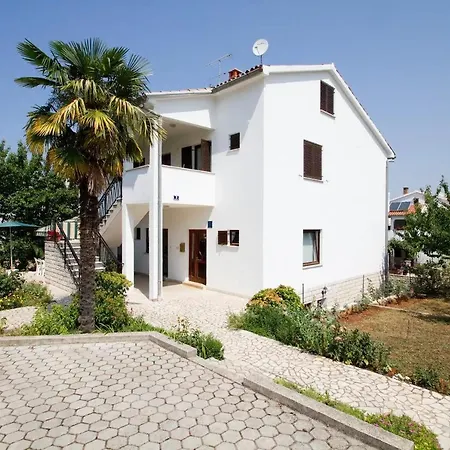 Laura's Apartament *